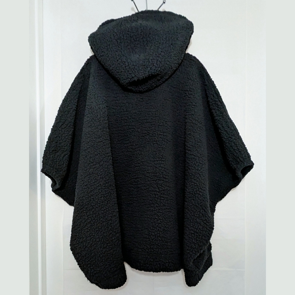 Offline By Aerie Black Sherpa Hooded Poncho - Picture 2 of 9